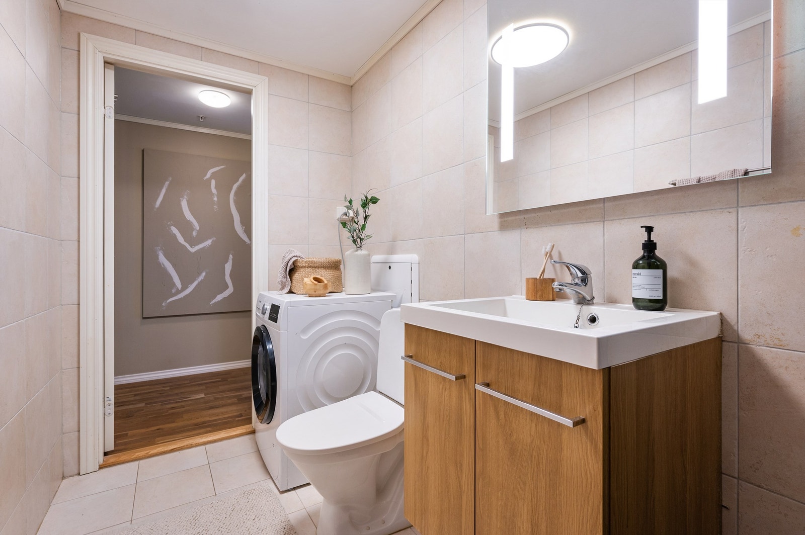 Tidløst innredning og varmekabler i gulv Galleribilde