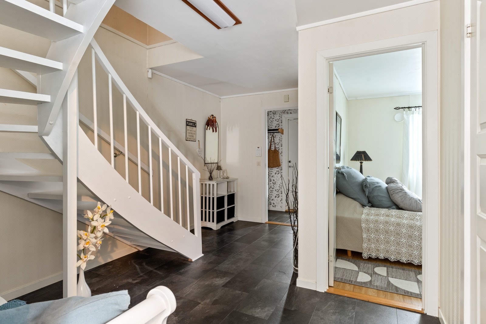 Åpen trapp mellom etasjene Galleribilde