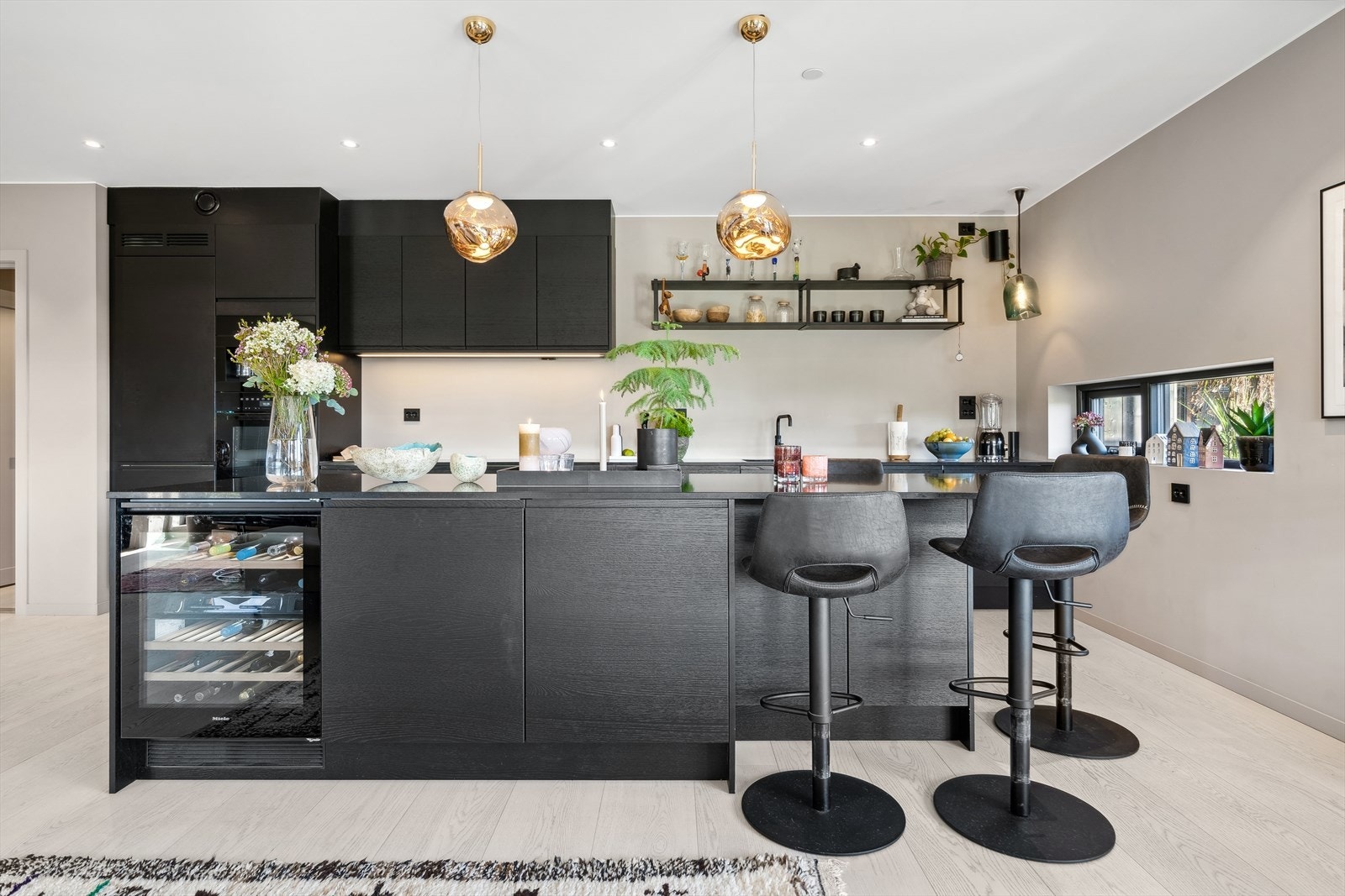 Kjøkkenet ble i forbindelse med nybygget oppgradert med hele 450.000,- Galleribilde