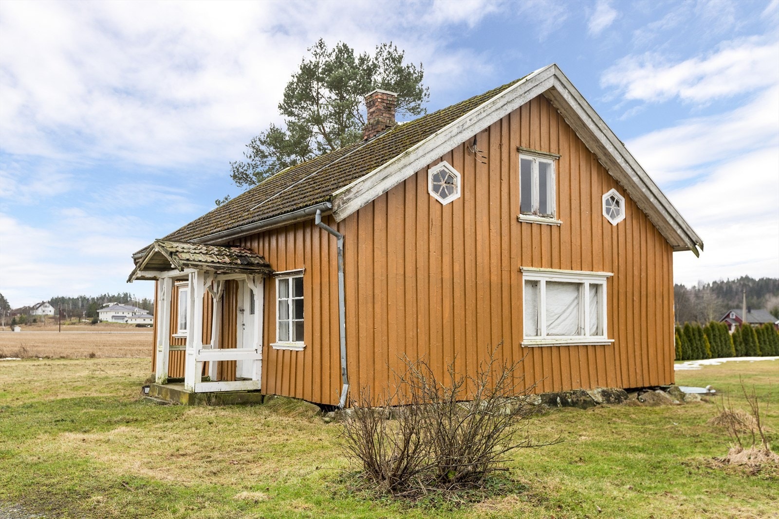 Eiendommen består av bolighus, stabbur, garasje og driftsbygning. Galleribilde