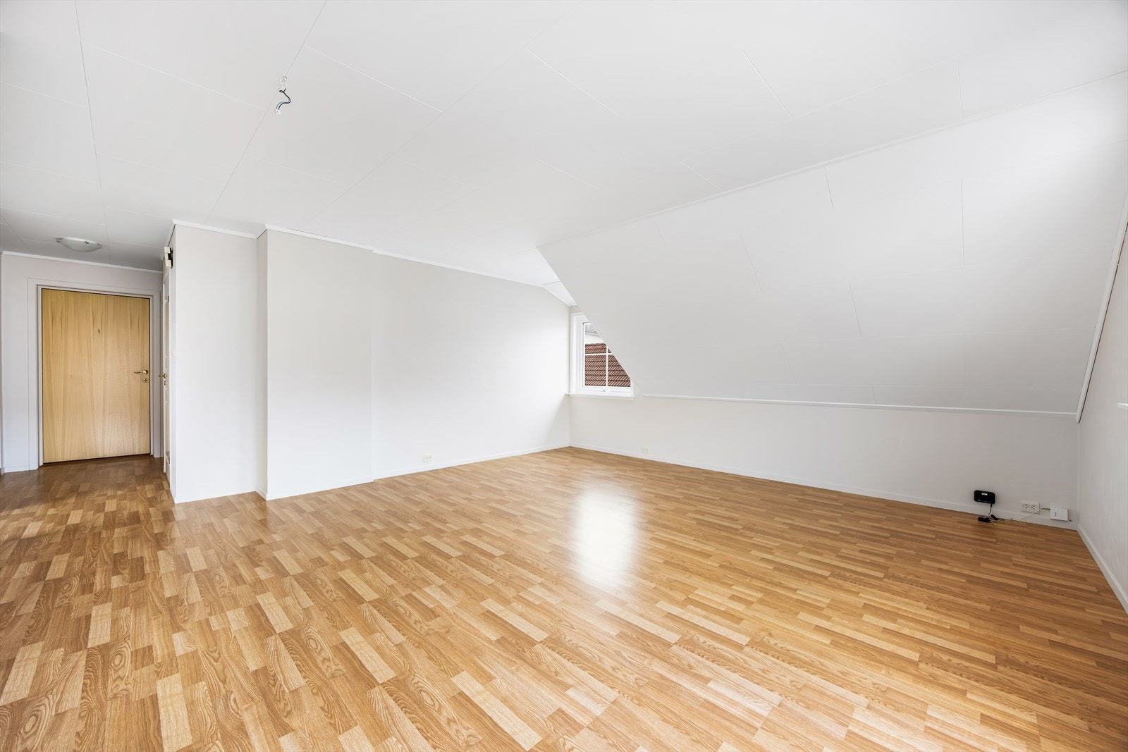 Lyse overflater i stuen. Galleribilde