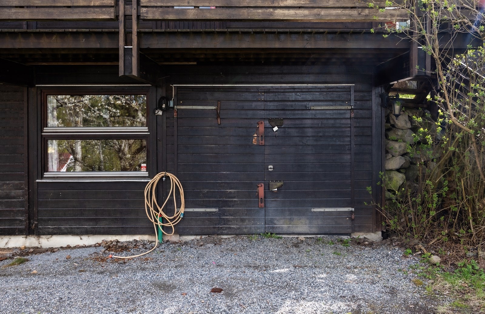 Eldre garasje. Galleribilde