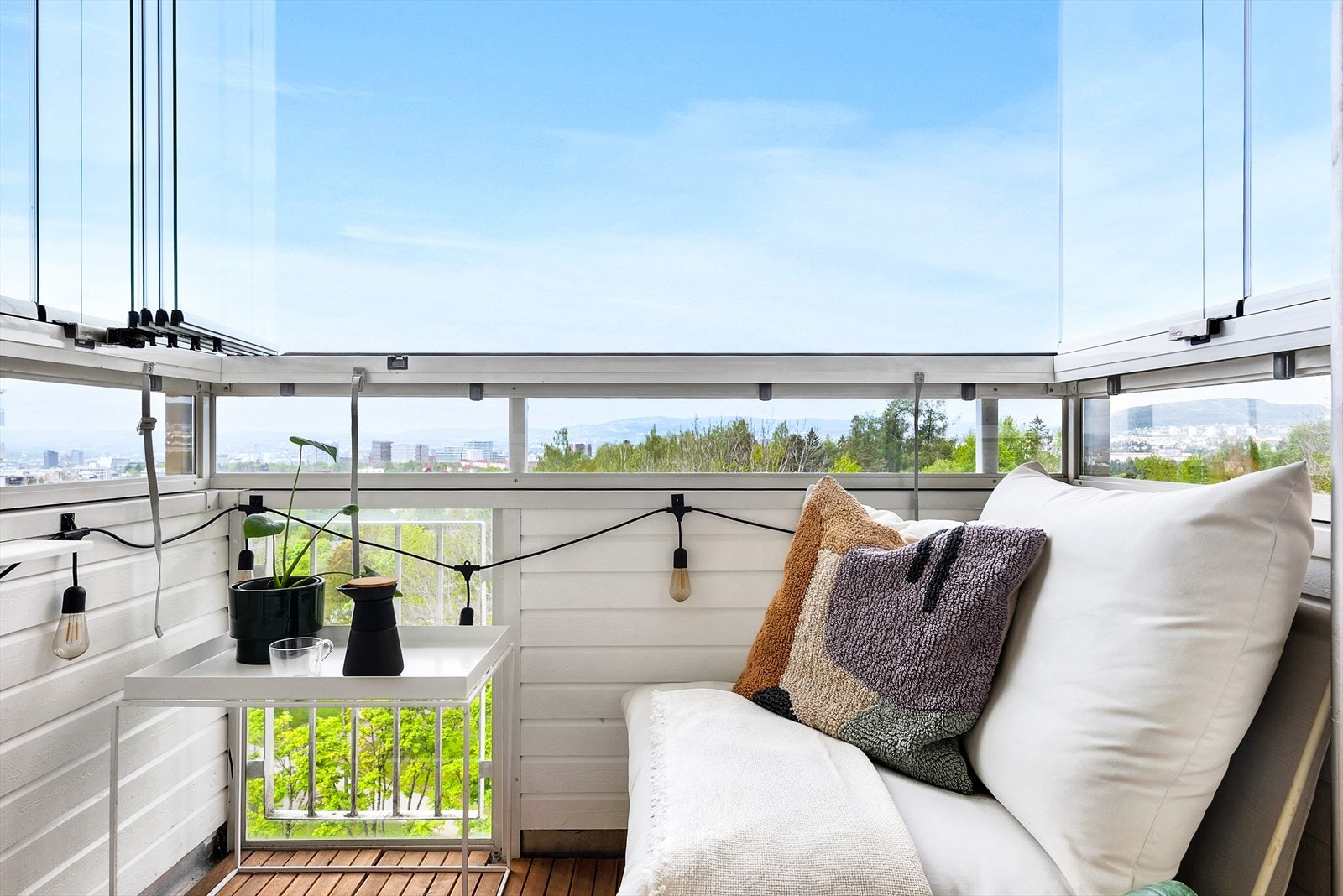 Perfekt sted for morgenkaffen på den romslige balkongen. Galleribilde