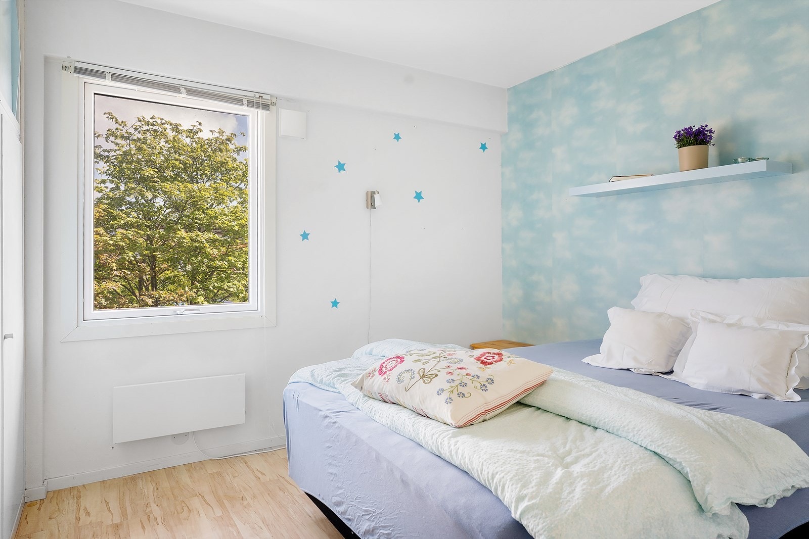 Leiligheten har totalt to soverom av god størrelse Galleribilde