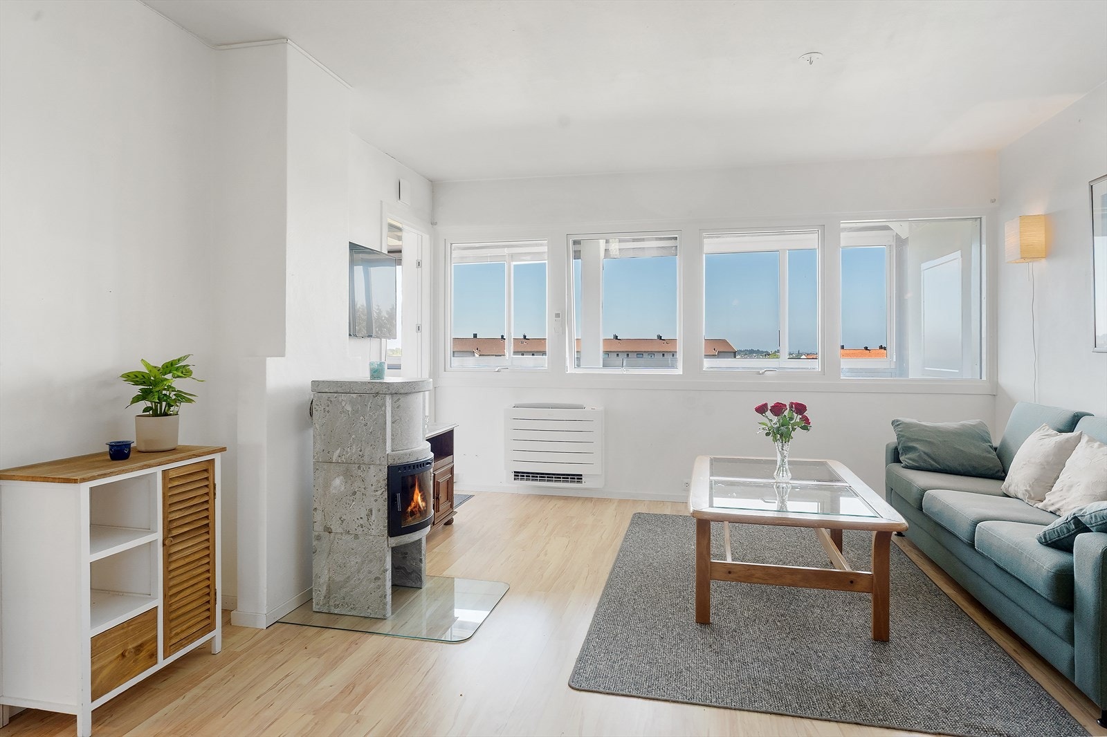 Frøyas veg 4 C er en lys og pen 3-roms leilighet med stor, innglasset balkong Galleribilde