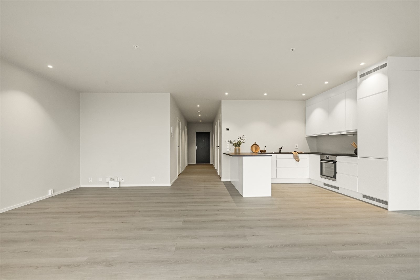 Stove og kjøkken er i opa løysing Galleribilde