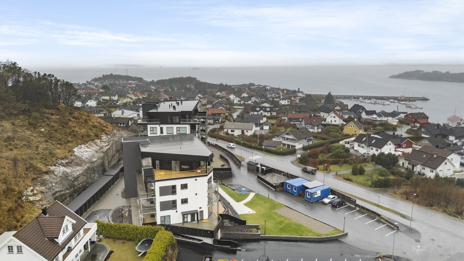 Gangavstand til sentrum, skule, barnehage og flotte turområder Galleribilde