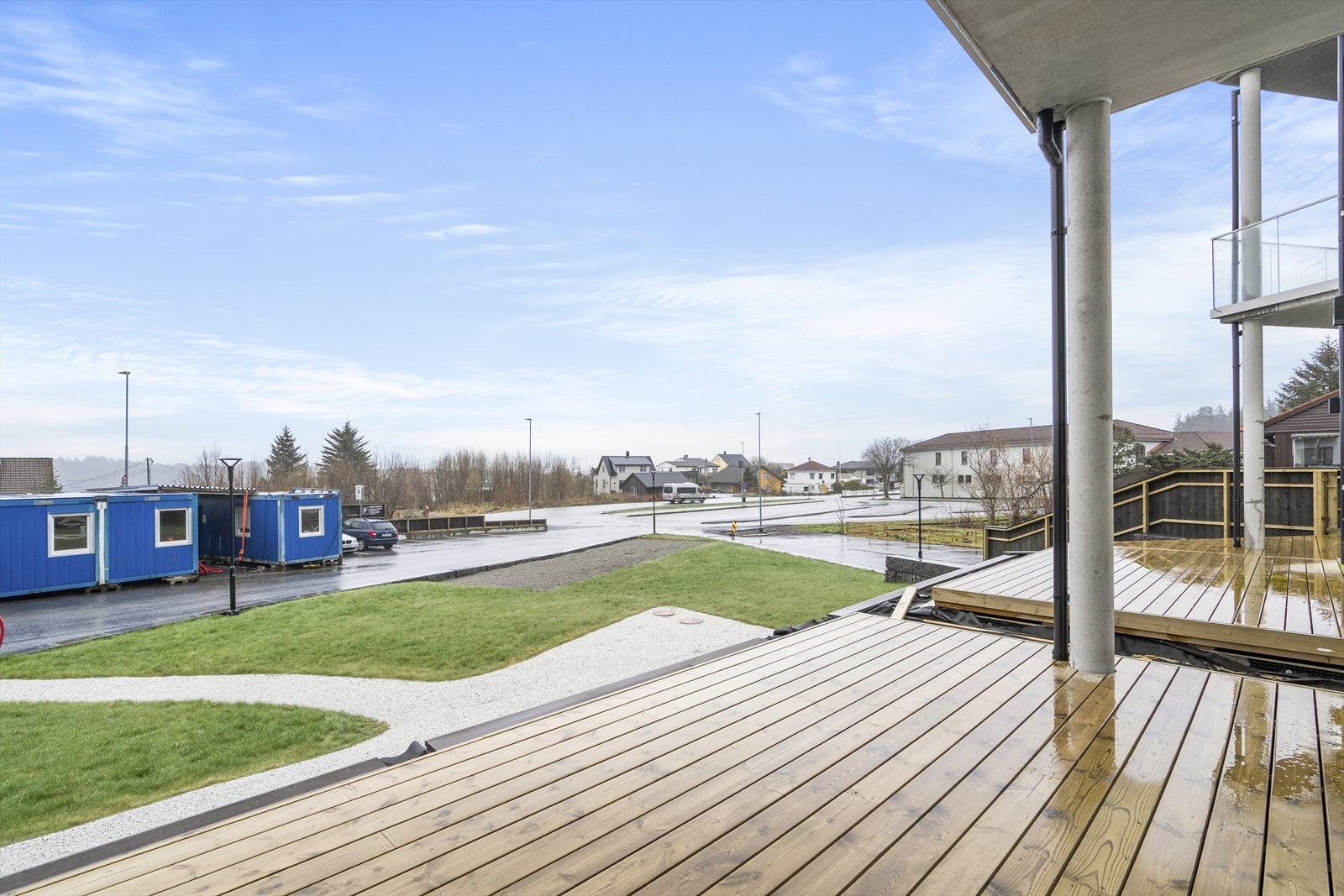 Frå opphaldsrommet er det utgang til terrasse Galleribilde