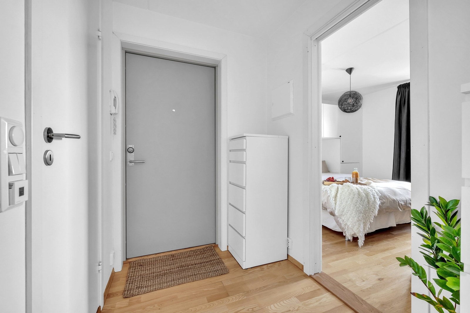 Entrè med dørcalling Galleribilde