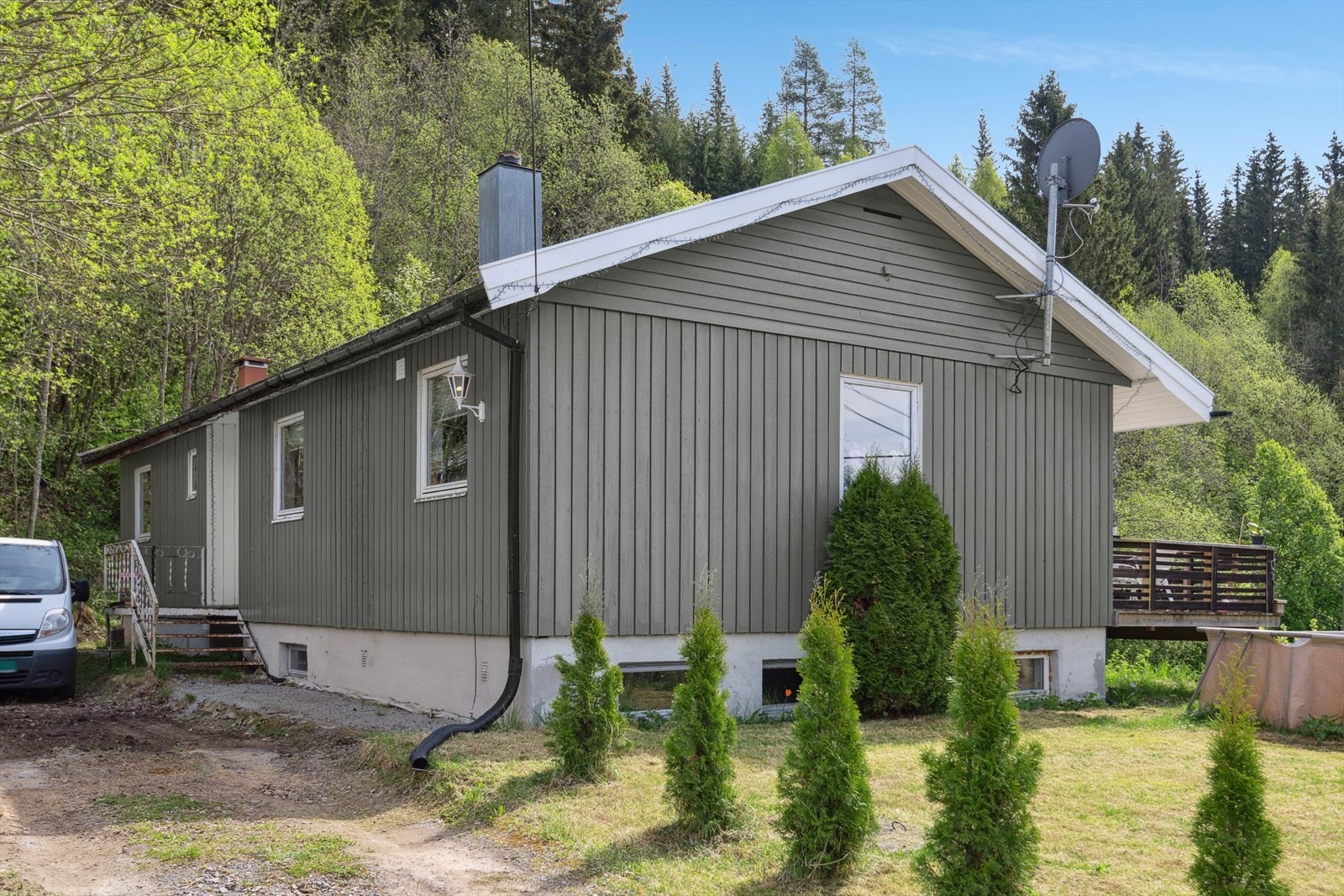 Østbrumundvegen 103 har en landlig og rolig beliggenhet med direkte adkomst til turterreng. Galleribilde