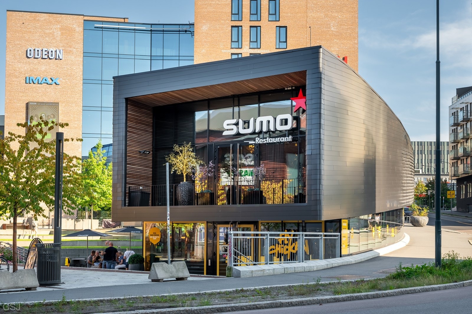 God utvalg av restauranter og Norges største og første IMAX-kino, Odeon kino er også i gangavstand fra leiligheten. Galleribilde