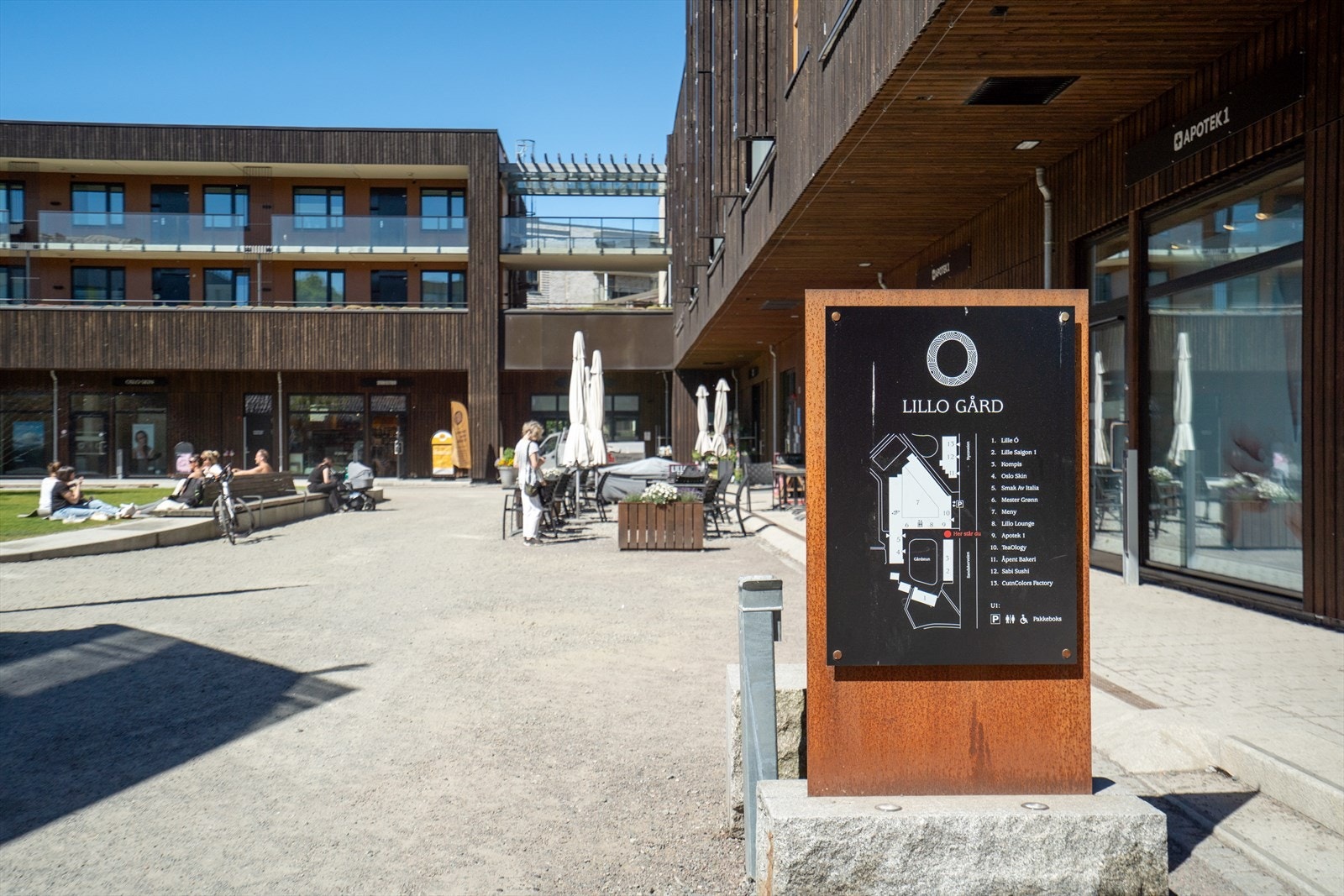 Området har et levende preg med flere populære kafeer, spisesteder og kulturtilbud. Galleribilde