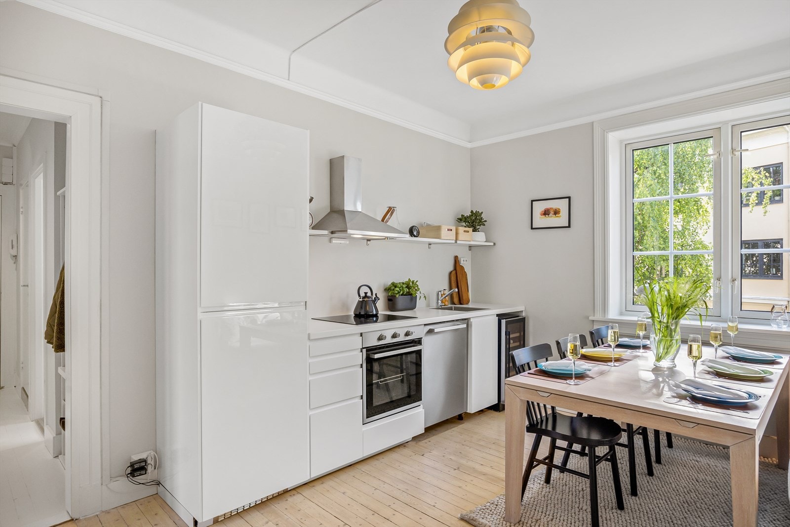 Velkommen til Kyrre Grepps gate 8! Dette er en attraktiv 3-roms leilighet i 2. etasje, beliggende i det populære borettslaget Søylegården på Torshov. Galleribilde