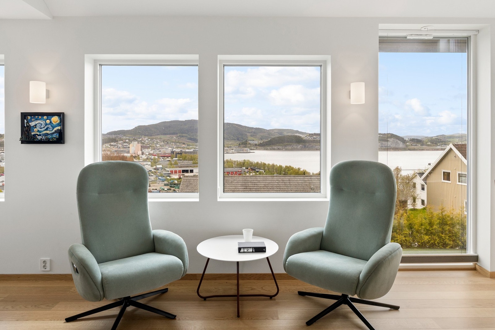 Boligen har energiklasse A, varmegjenvinning, TEK17-standard. Galleribilde