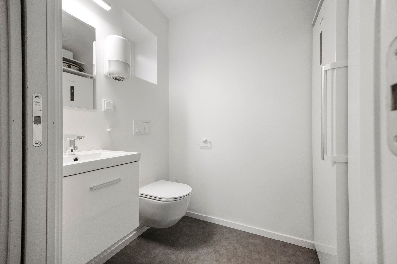 Via kjøkken er det adkomst til WC - 3 kvm. Galleribilde