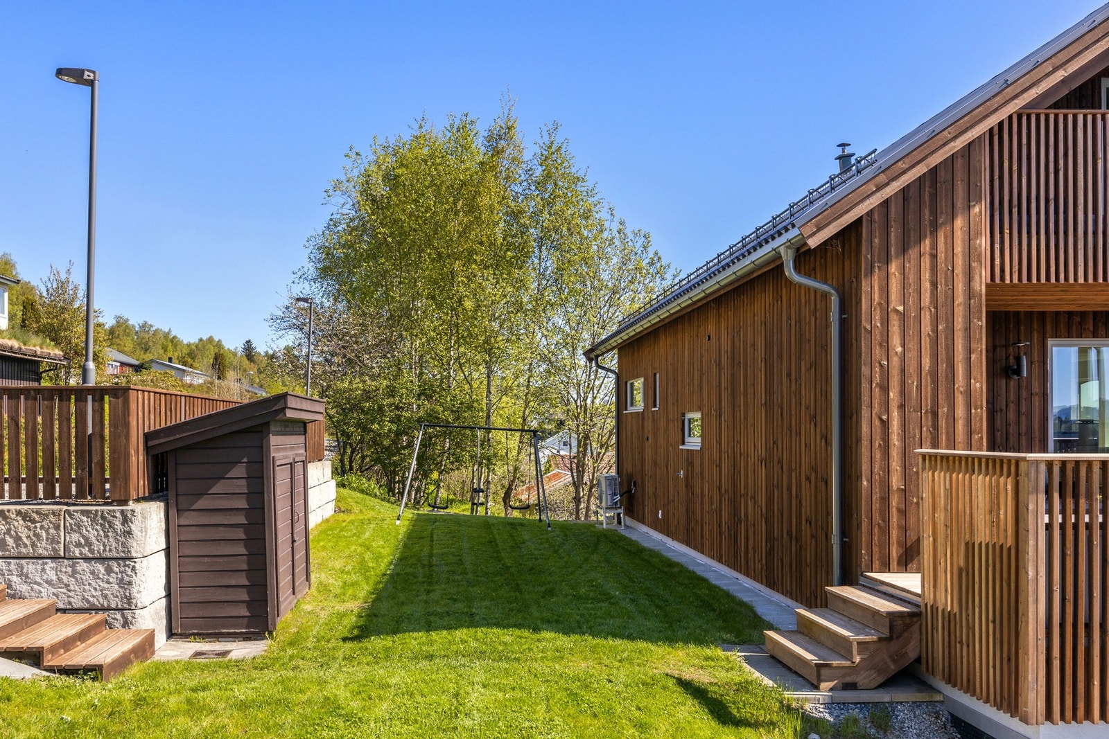 Uteområde på bakside av huset Galleribilde