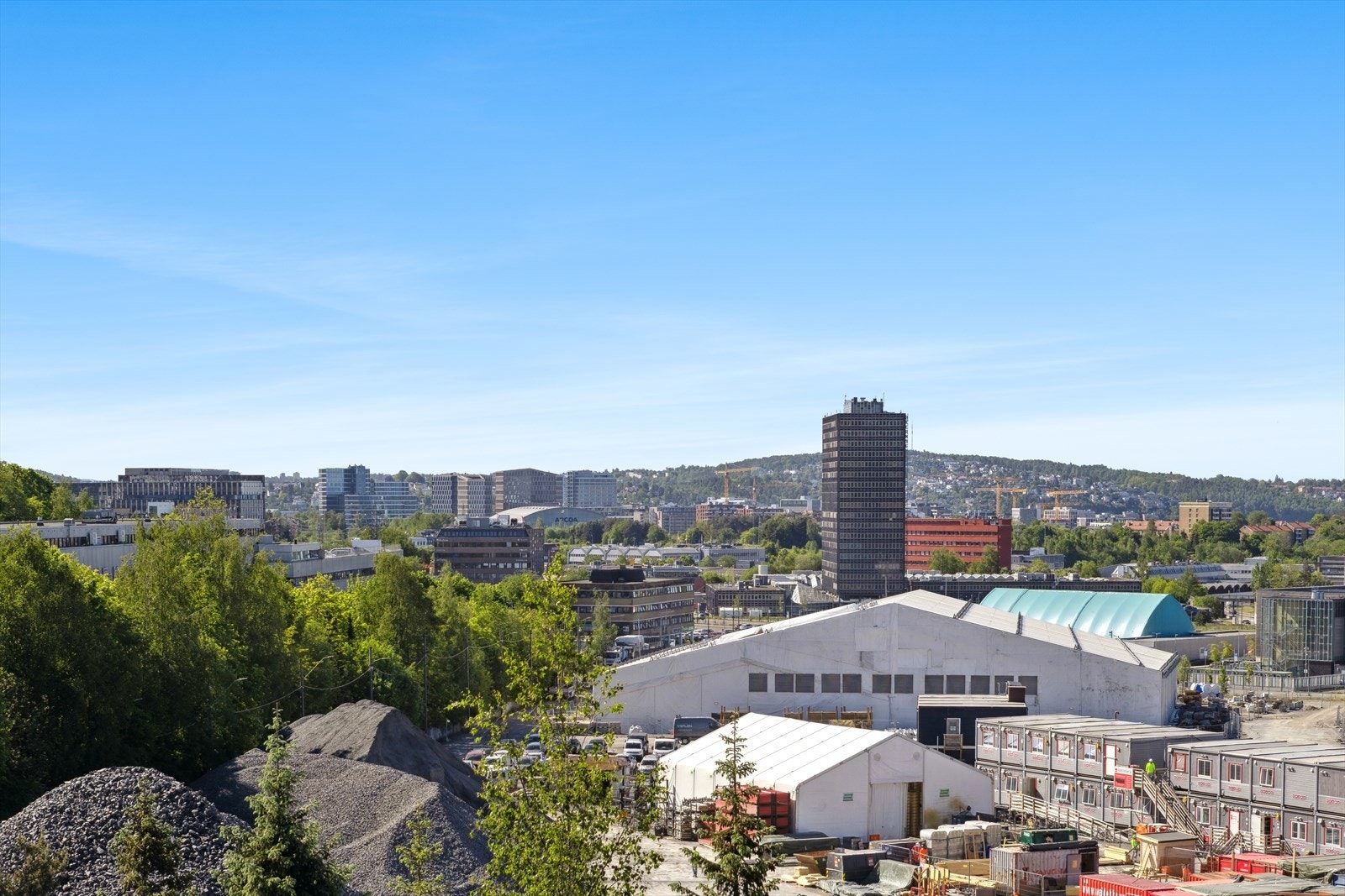 Nye Økern torg er under utvikling og vil huse skoler, barnehage, leiligheter og stor grønn park. Galleribilde