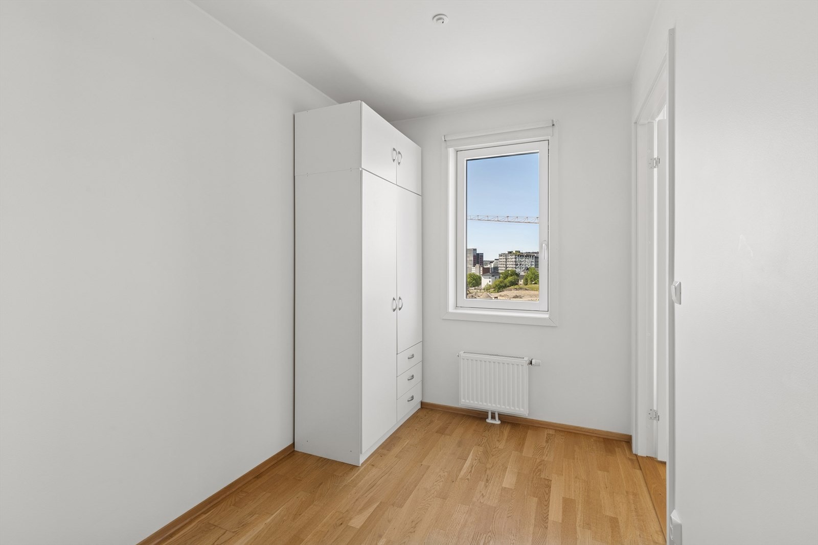 Et koselig og praktisk rom, ideelt som et barnerom/gjesterom. Galleribilde