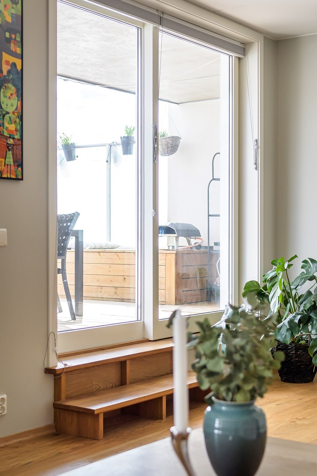 Fra stuen er det utgang til terrassen. Galleribilde