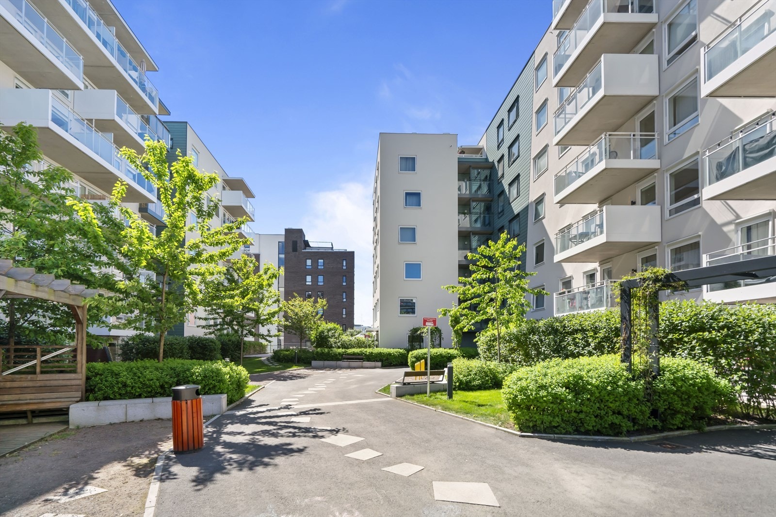 Sameiet er et kombinert sameie som består av 73 boligseksjoner og 1 næringsseksjon. Galleribilde