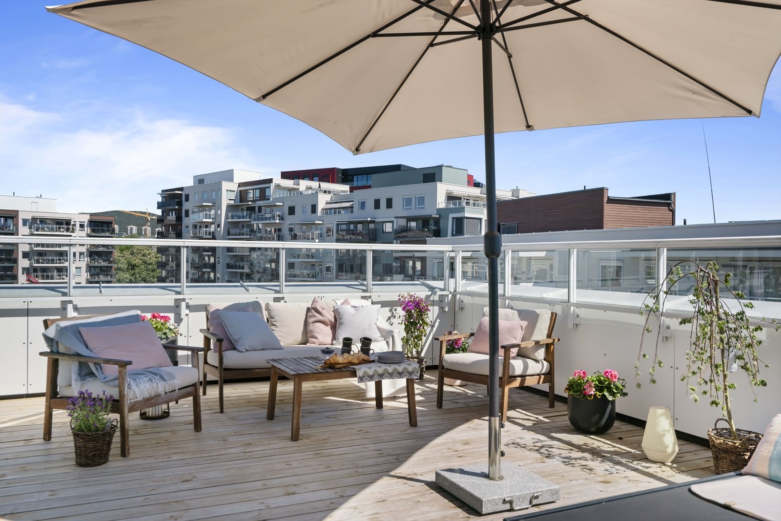 Takterrassen har gode solforhold. Galleribilde