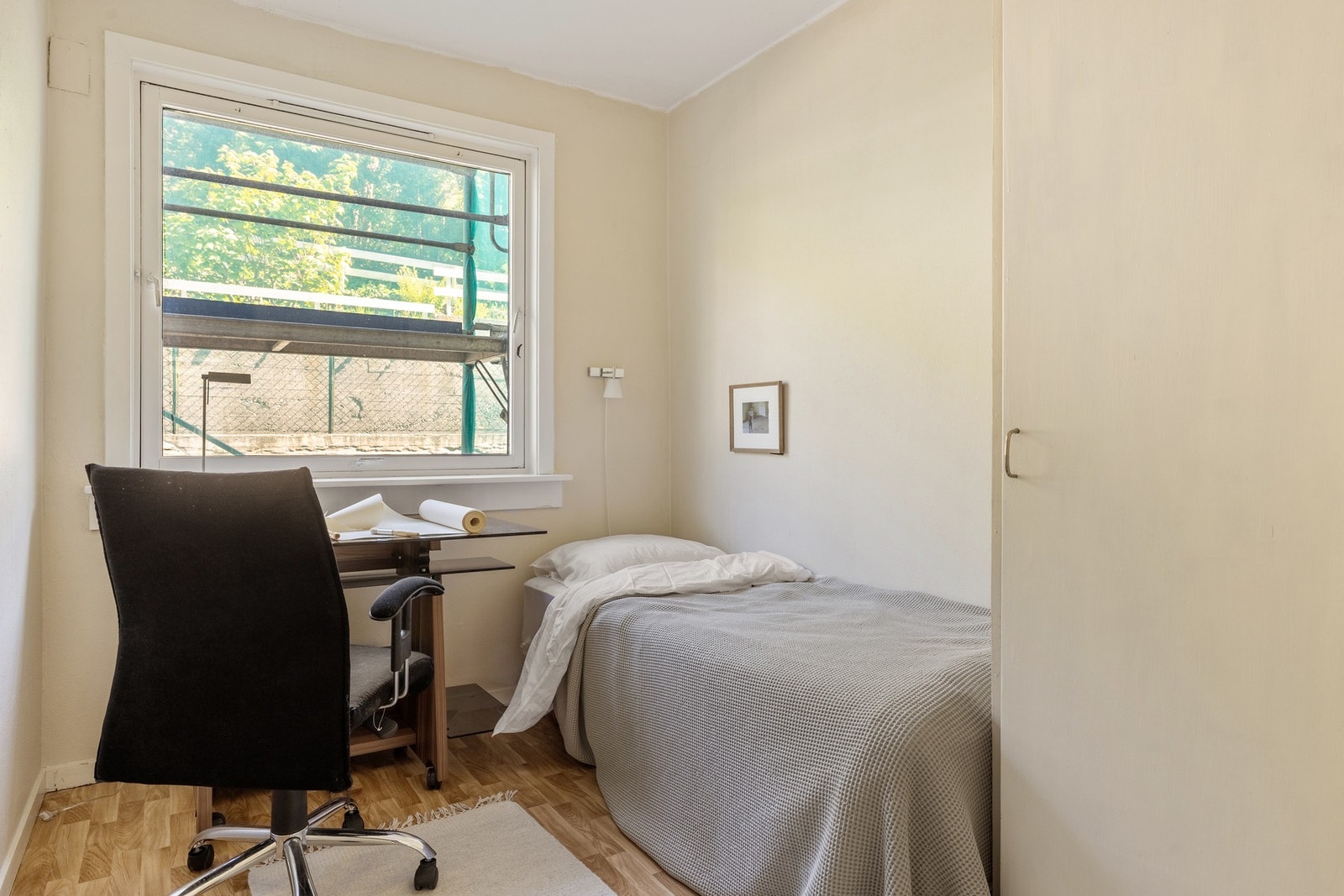 Det andre soverommet er ca. 6,6 kvm og passer perfekt som barnerom, gjesterom eller hjemmekontor. Galleribilde