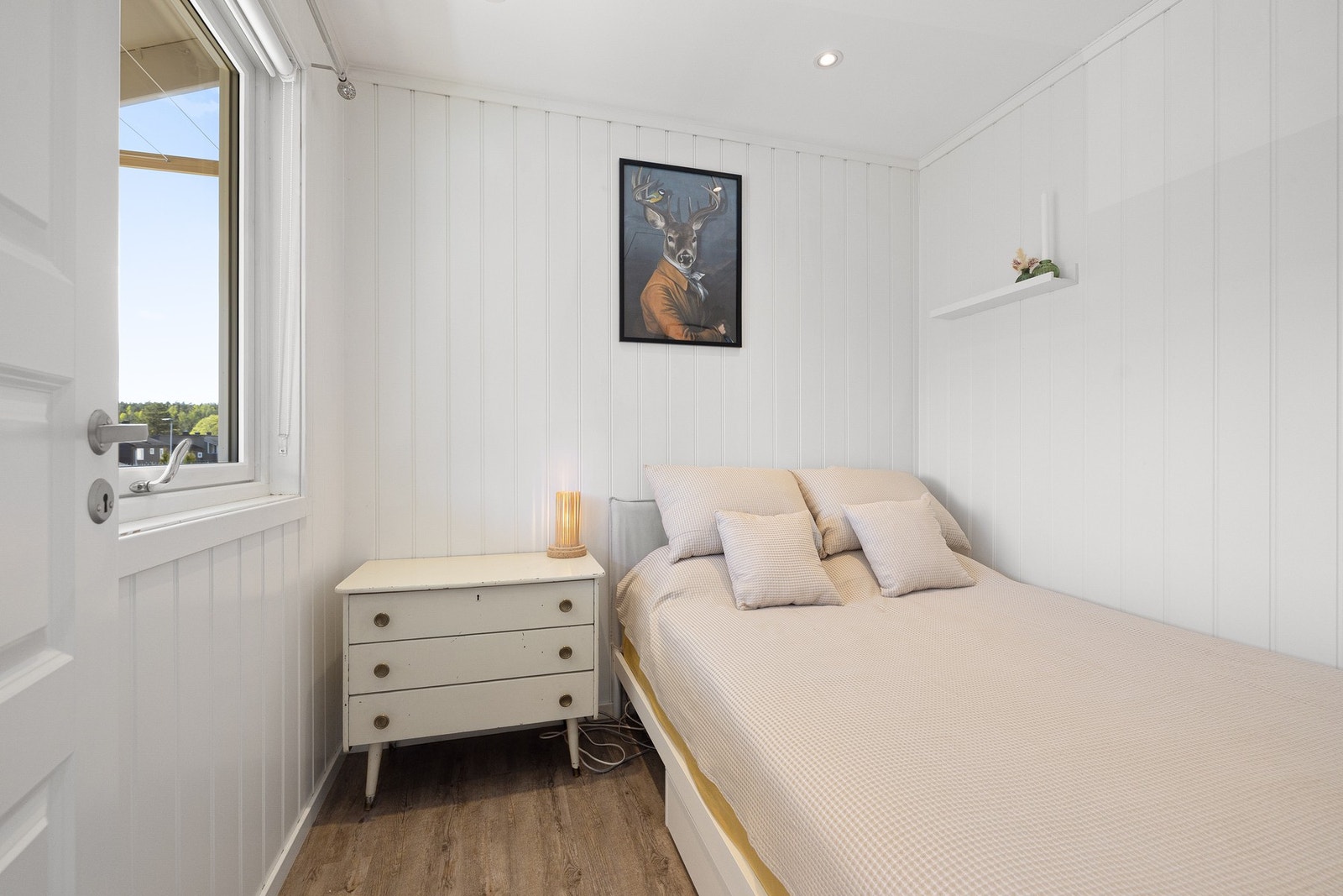 Soverom 2 - Dette rommet er iht. opprinnelige tegninger endret fra baderom. Det er normalt ikke søknads- eller meldeplikt ved dette. Se salgsoppgaven for mer info Galleribilde