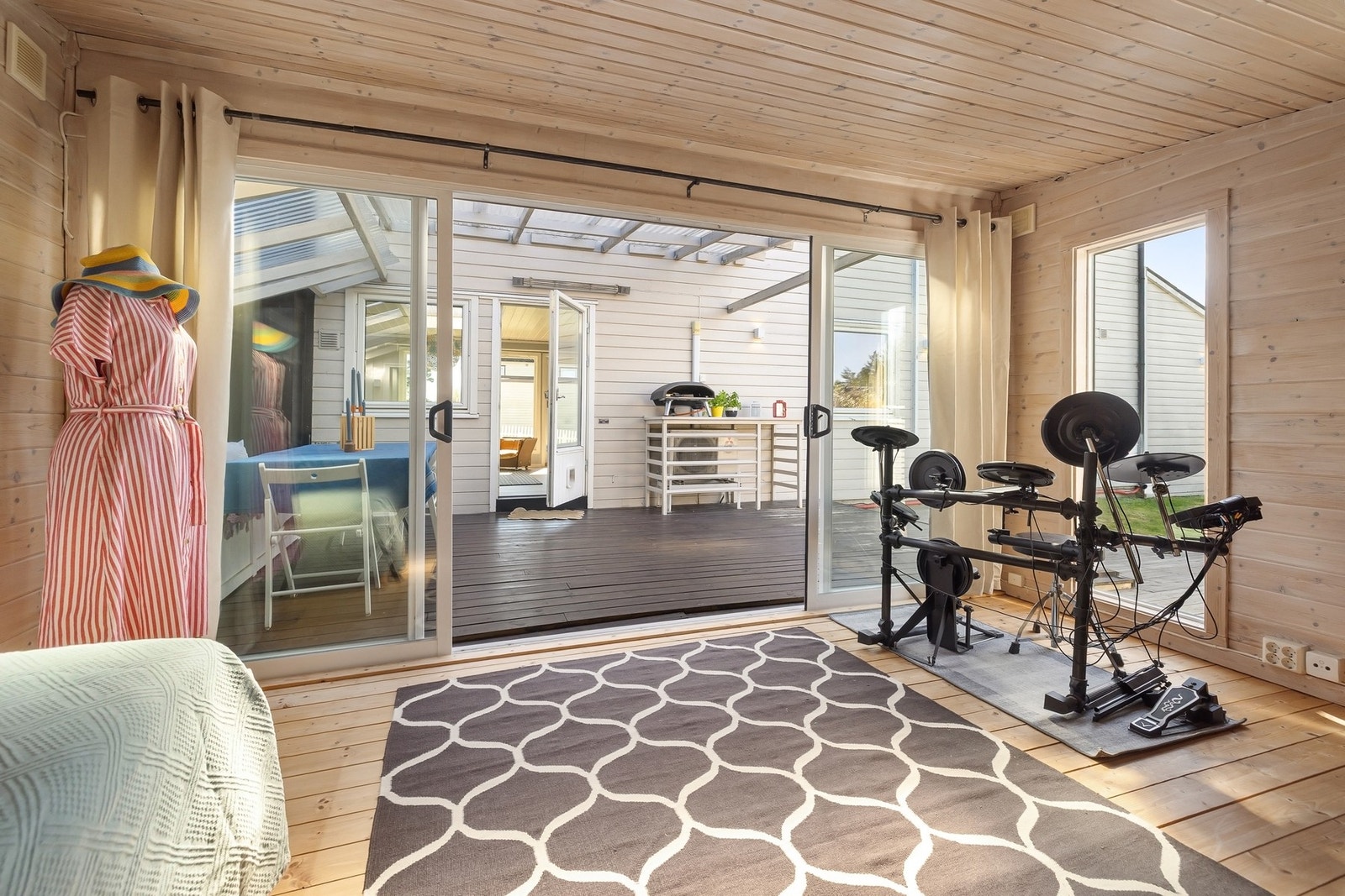 Det er mange muligheter i sommerstuen som for eksempel musikkrommet eller filmstue? Galleribilde