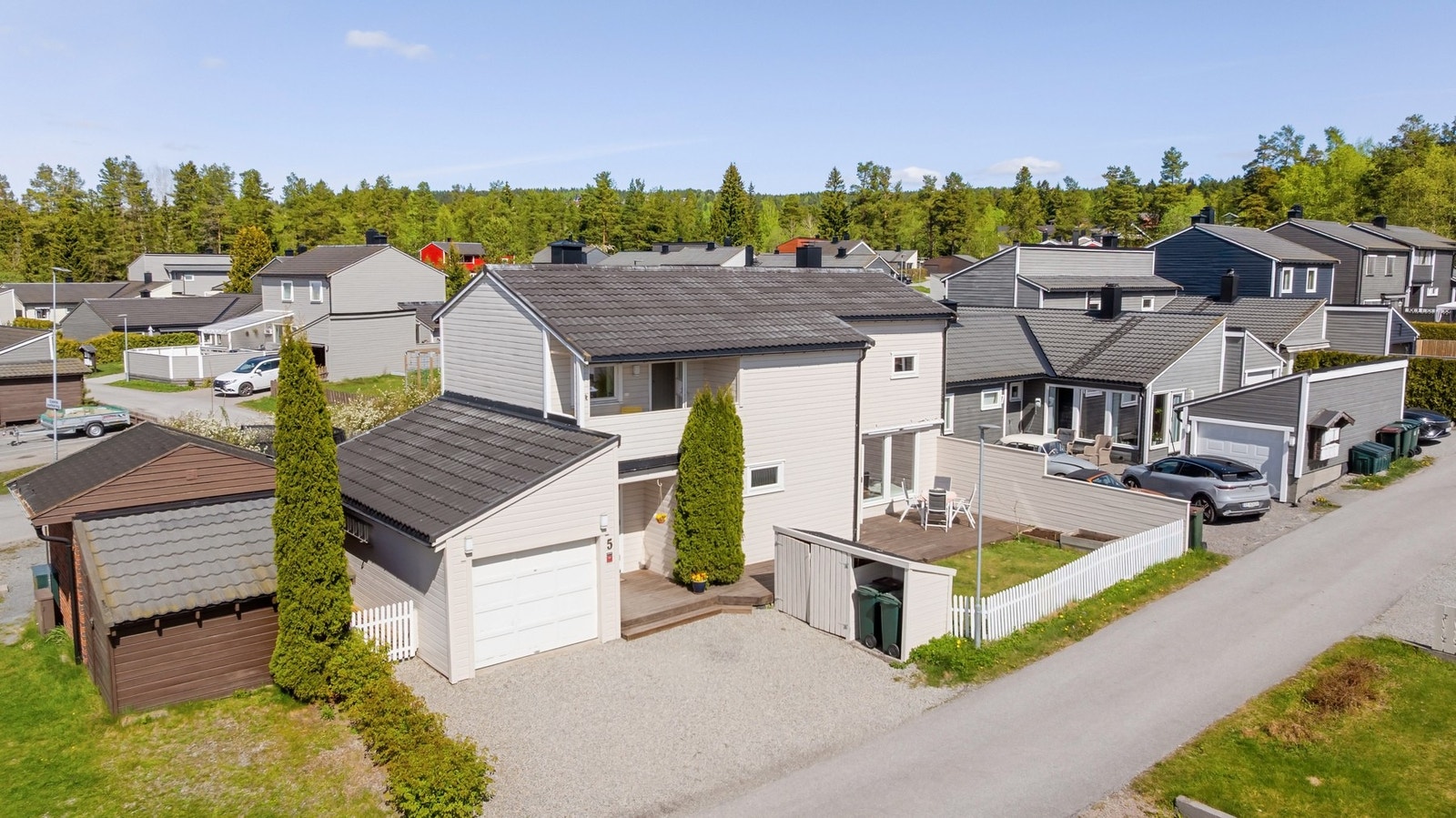 Reis Malik v/Eiendomsmeglerne har gleden av å presentere denne nydelige perlen i Ballblomen 5! Galleribilde