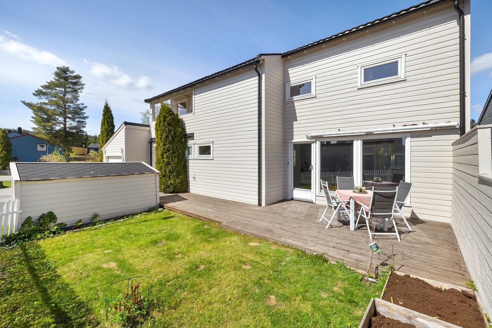 Her kan du tråkke ut fra kjøkkenet og nyte morgenkaffen! Galleribilde