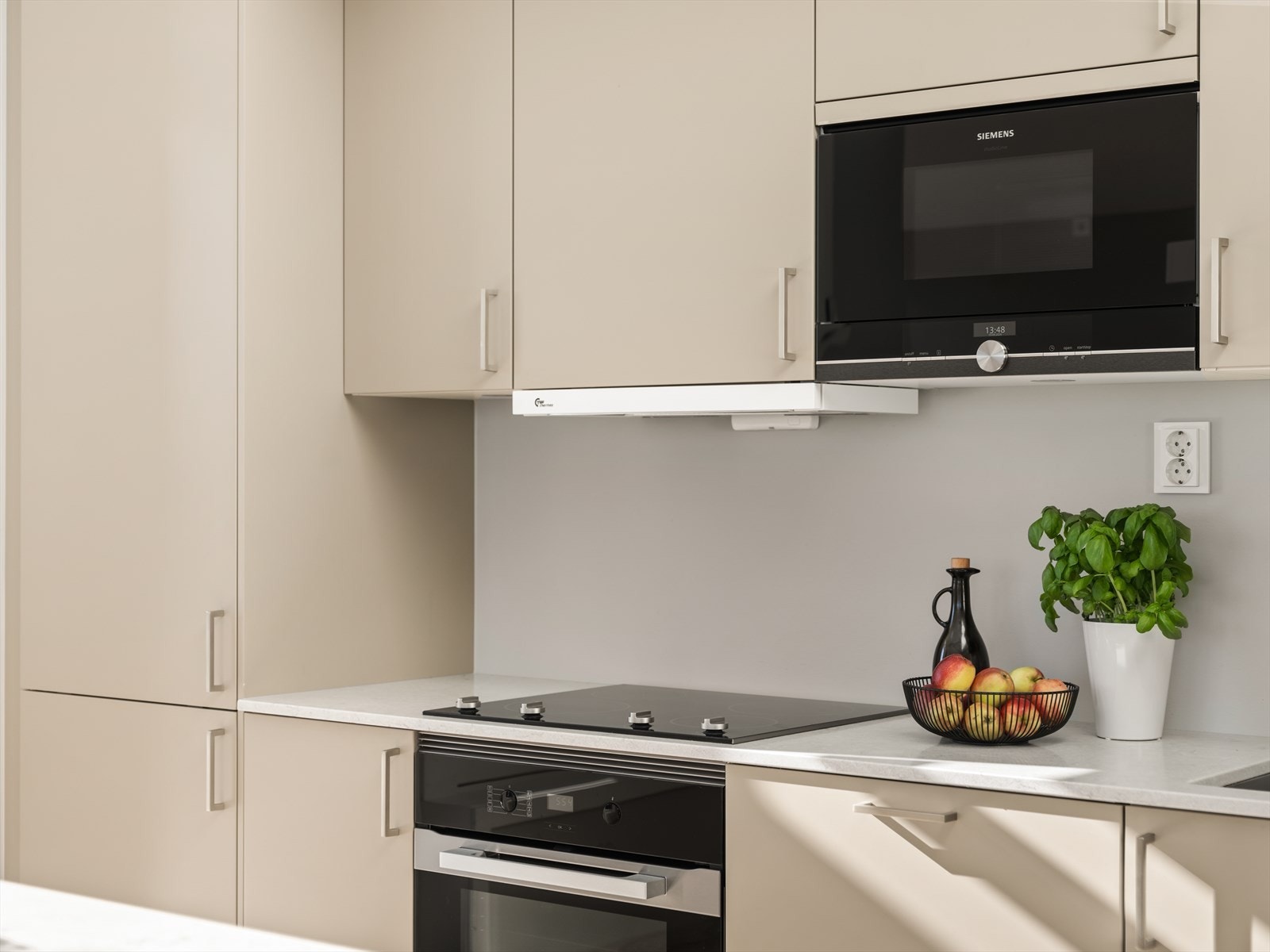 Benkeplate i komposittstein og integrerte hvitevarer Galleribilde