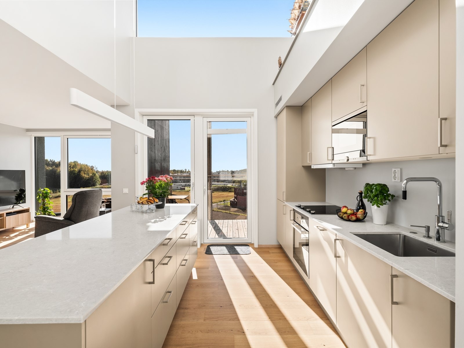 Benkeplate i komposittstein og integrerte hvitevarer Galleribilde