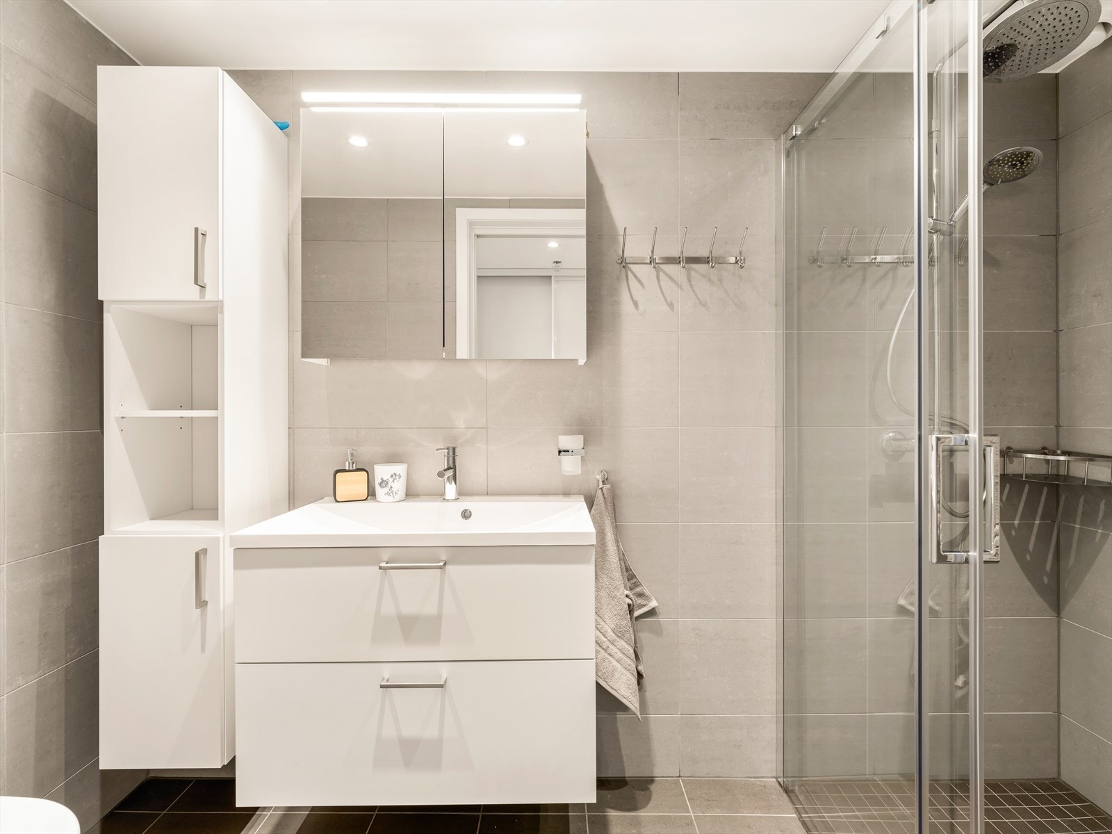 Bad i tilknytning til hovedsoverom Galleribilde