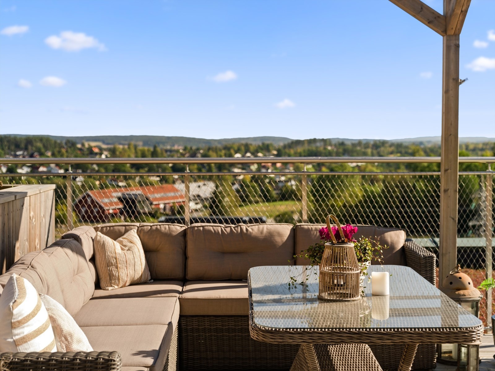 Leiligheten har en privat takterrasse på 56 kvm Galleribilde