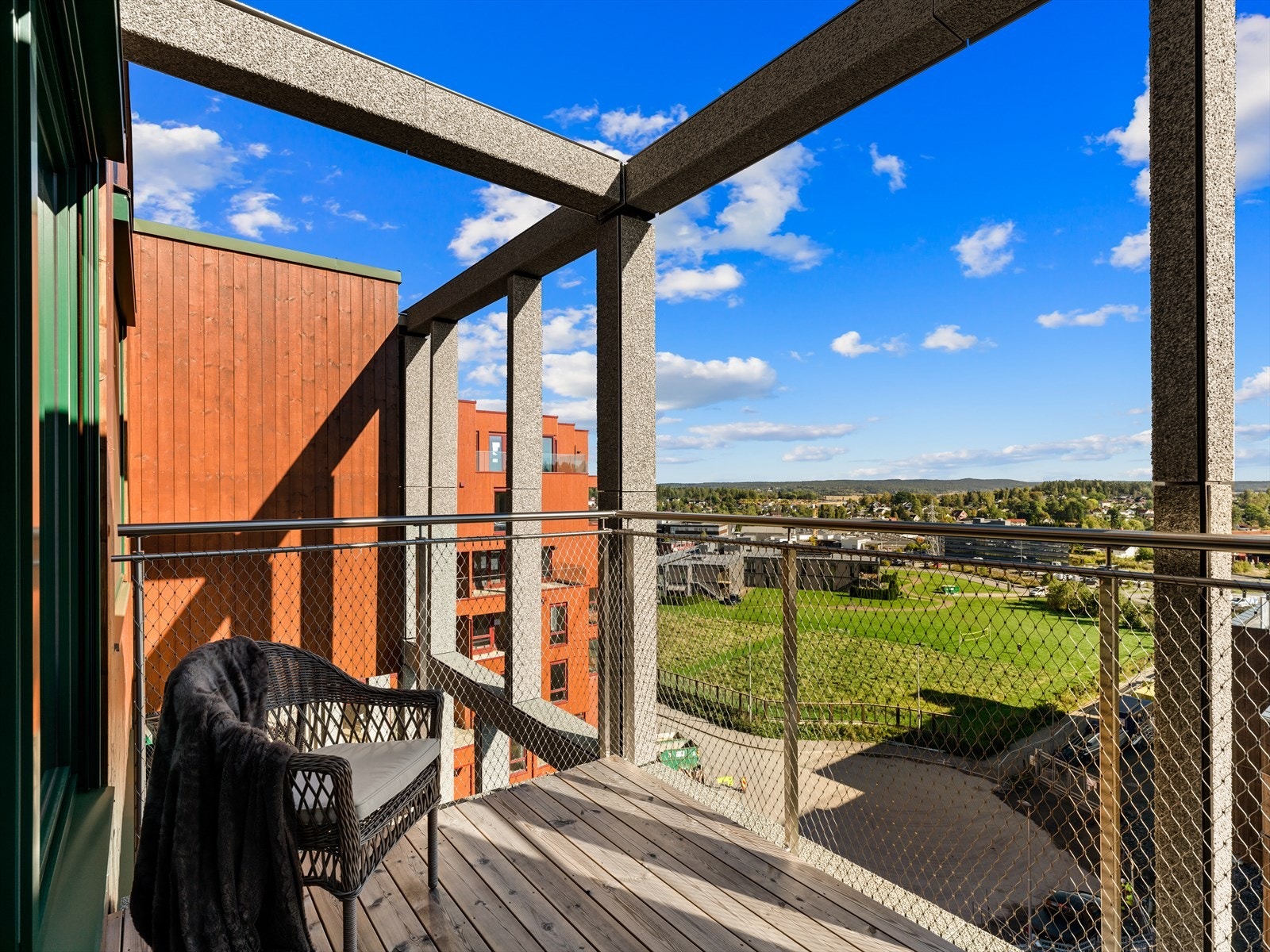 En av leiligheten tre balkonger (denne er fra hovedsoverom) Galleribilde