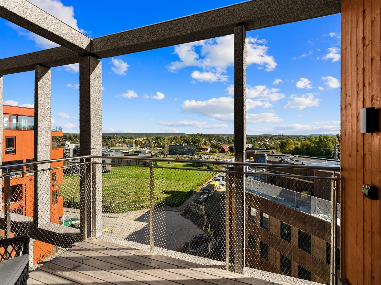 En av leiligheten tre balkonger (denne er fra hovedsoverom) Galleribilde