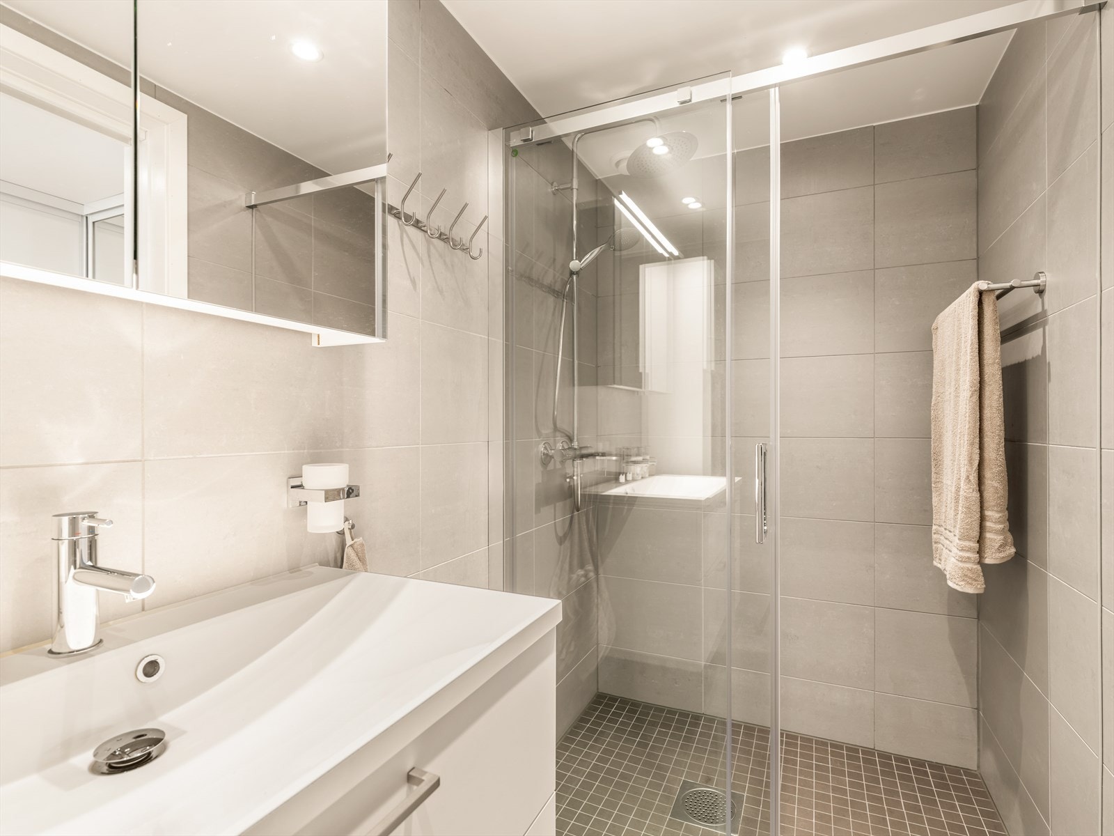 Bad i tilknytning til hovedsoverom Galleribilde