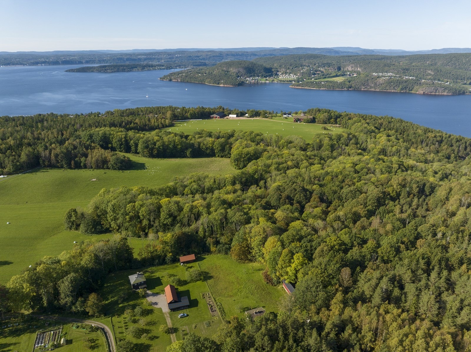 Holtnes brygge ligger rett i nærheten. Galleribilde