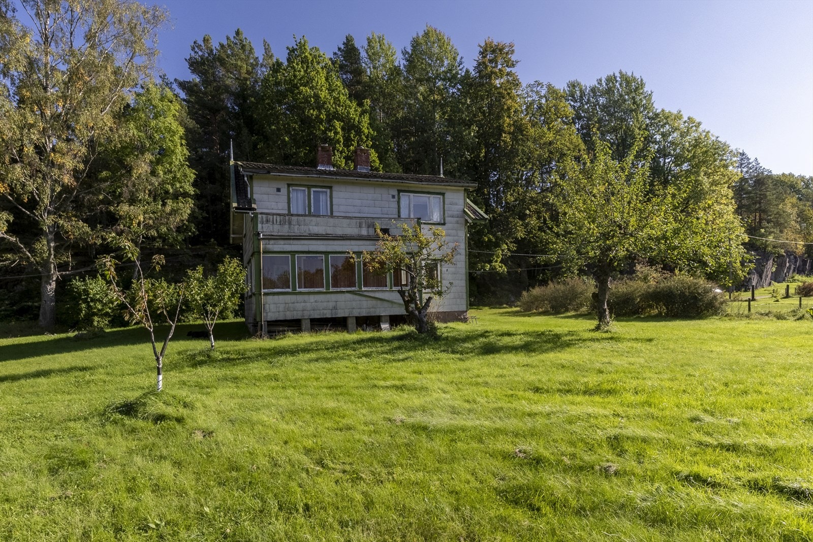 Boligen og garasjen vurderes som kondemnerbar. Galleribilde