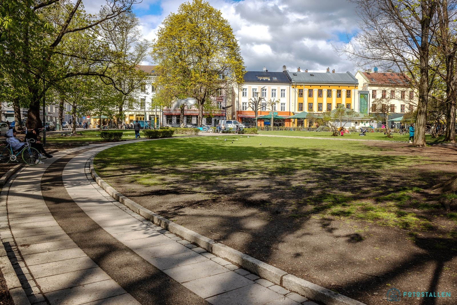 Nærmiljøet byr på det meste av forretnings- og servicetilbud. Galleribilde