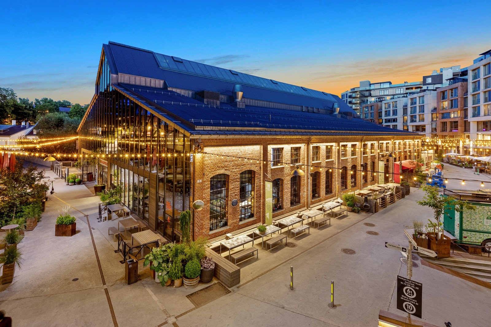 Midt i blinken for den matinteresserte kan Mathallen på Vulkan friste med både restauranter og salg av gode råvarer. Galleribilde