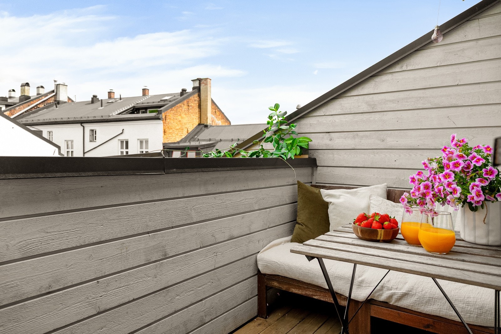 Svært sjarmerende 3-roms selveier loftsleilighet med gulvareal på hele 56 kvm. Galleribilde