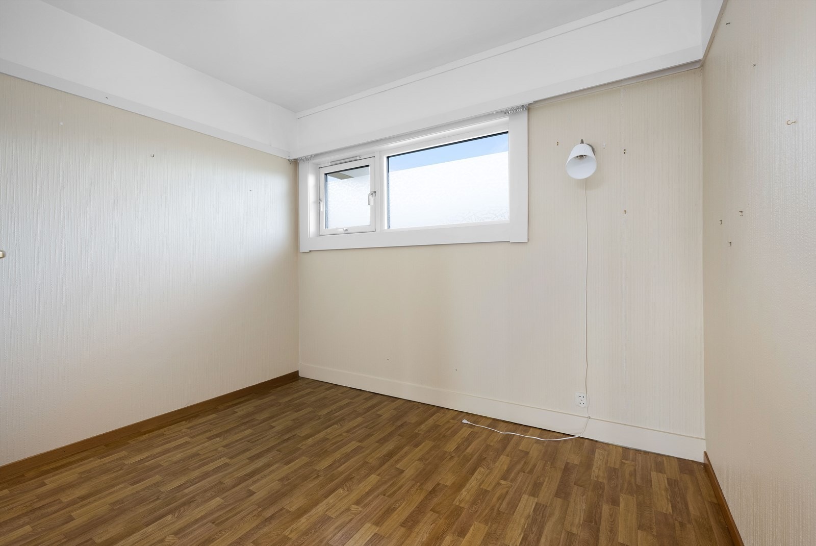 Det andre soverommet er romslig med plass til seng, nattbord og garderobeskap. Galleribilde