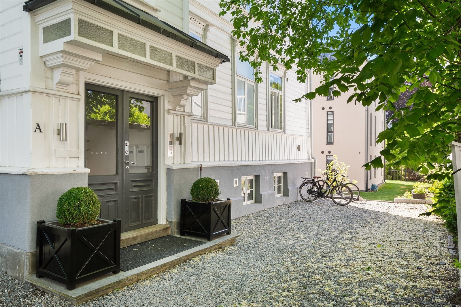Inngangspartiet er vakkert utsmykket og gir et godt førsteinntrykk. Galleribilde
