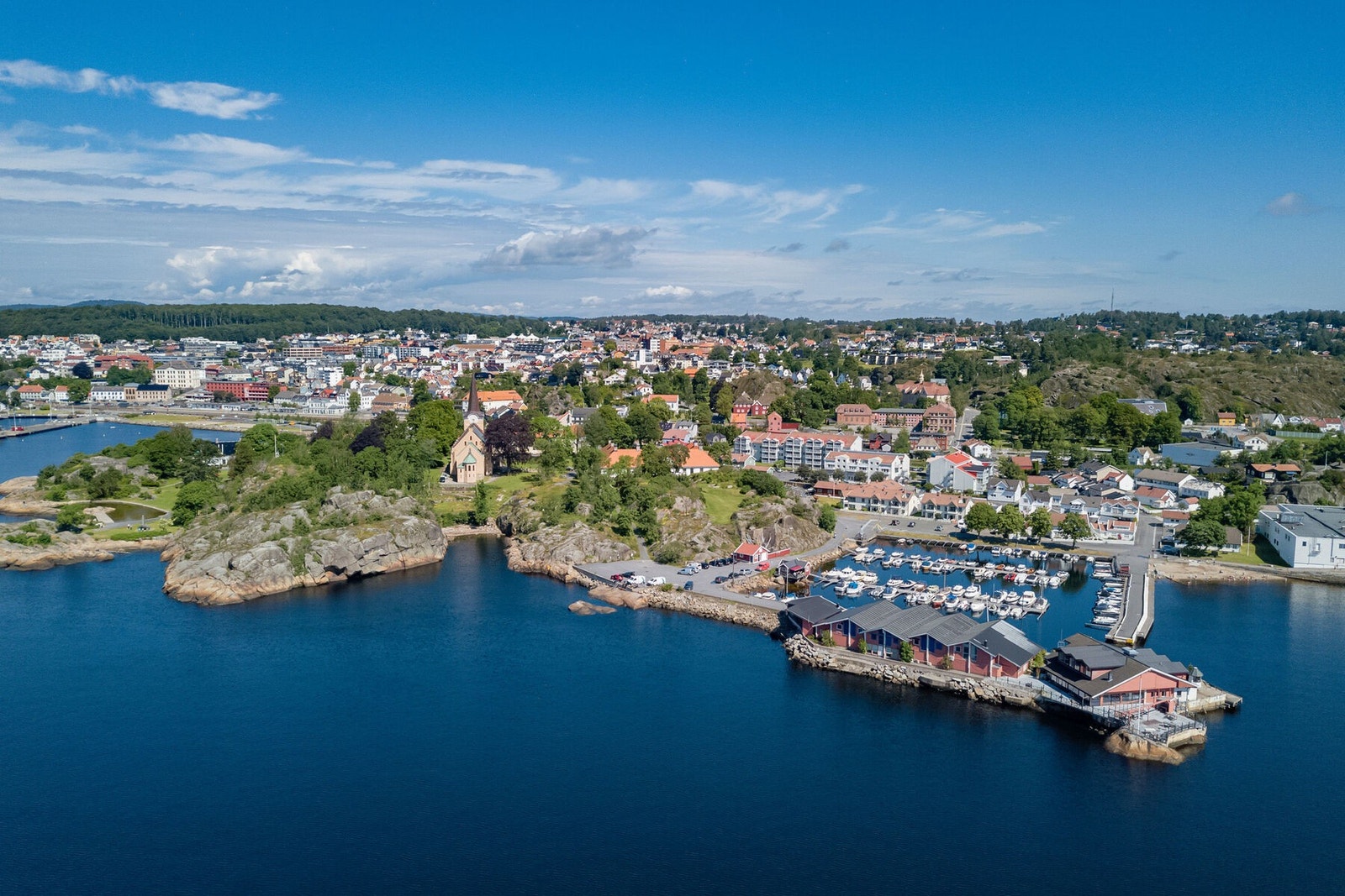 Tollerodden er et populært badested og et fint sted for tur og kultur Galleribilde