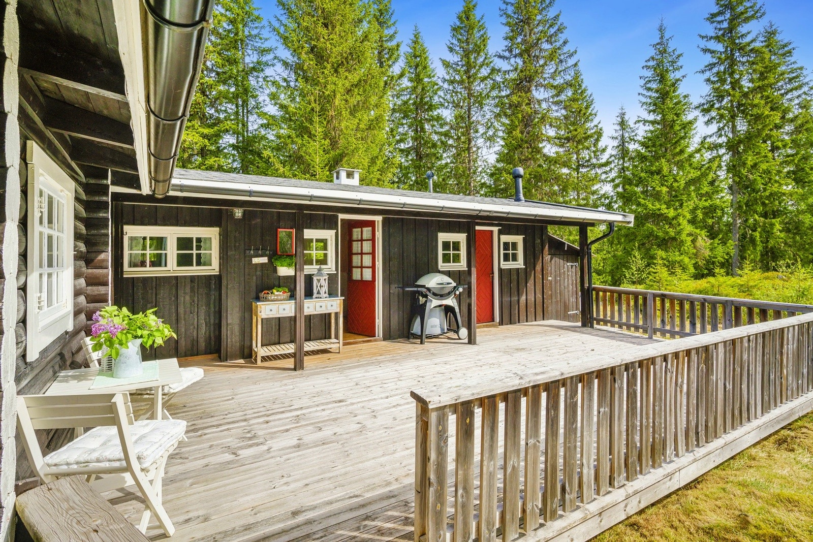 En solrik, lun og usjenert spiseplass for morgenkaffen! Galleribilde