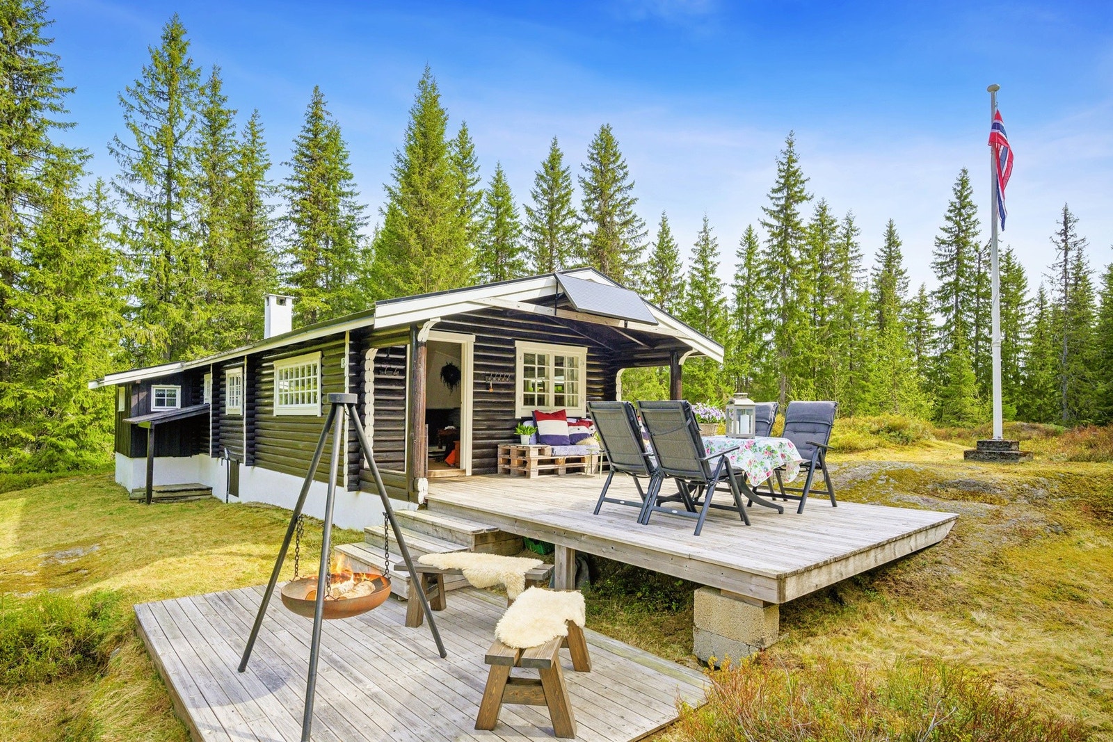 Her får du hyggelige uteplasser og en terrasse på hele 74 kvm. Galleribilde