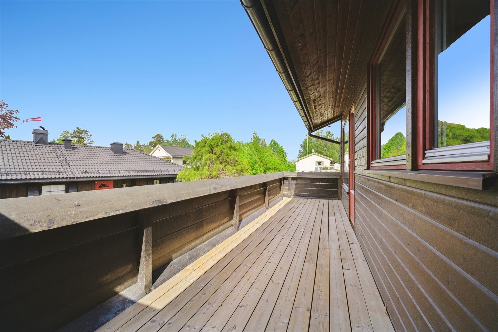 Sør vestvendt veranda med gode solforhold. Galleribilde