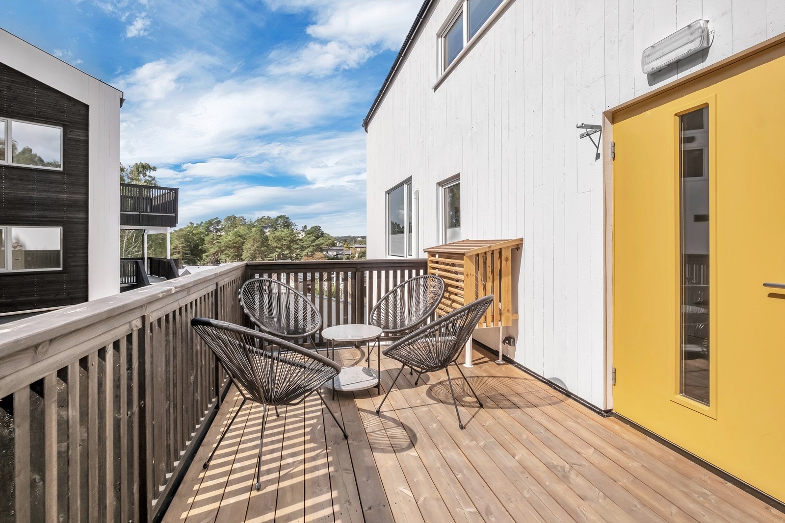 Inngangspartiet - god plass til en liten sittegruppe Galleribilde