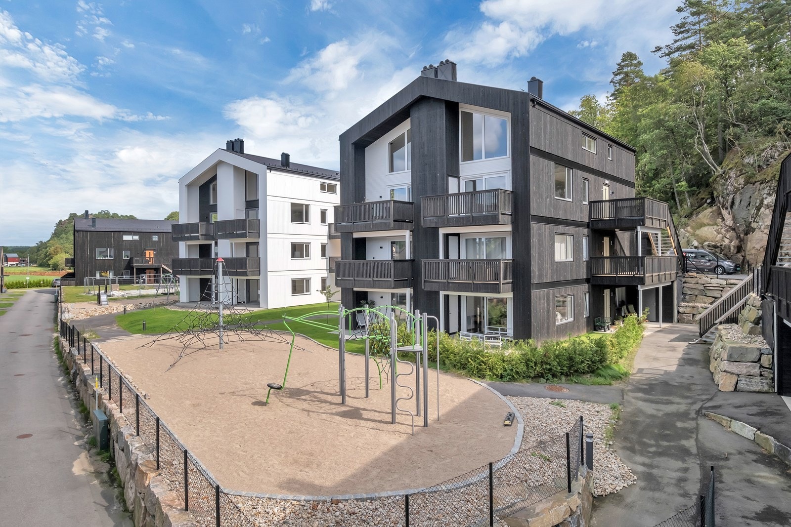 Lekeplass utenfor boligen Galleribilde